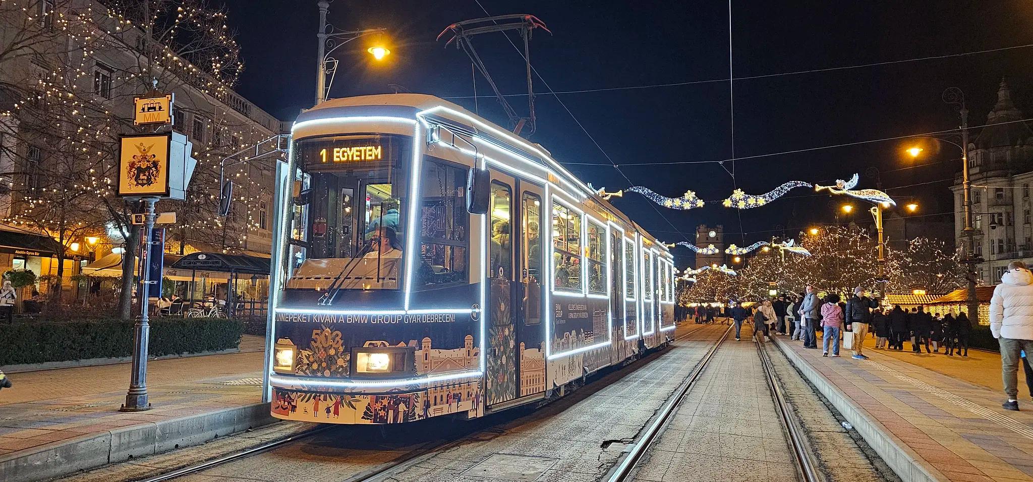 Zenés fényvillamos Bronzvasárnap